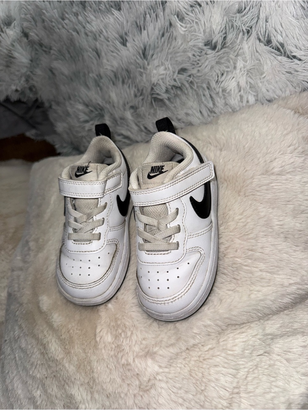 Nike White and Black Kids Hook-and-Loop Sneakers